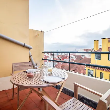 Charming 1br With Terrace Views Of Bridge | By Airnest ליסבון