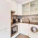 Charming 1br With Terrace Views Of Bridge | By Airnest