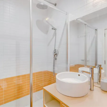 Charming 1br With Terrace Views Of Bridge | By Airnest