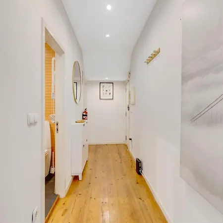 Charming 1br With Terrace Views Of Bridge | By Airnest *