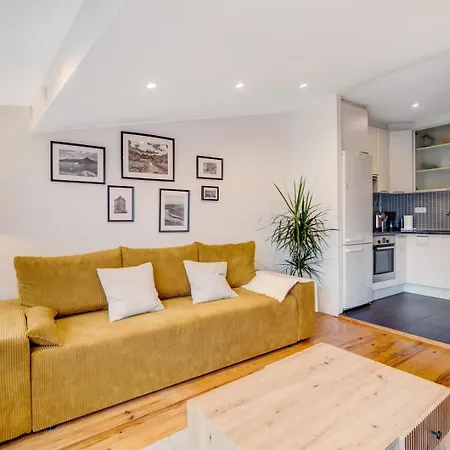 Апартаменти Charming 1br With Terrace Views Of Bridge | By Airnest Лісабон